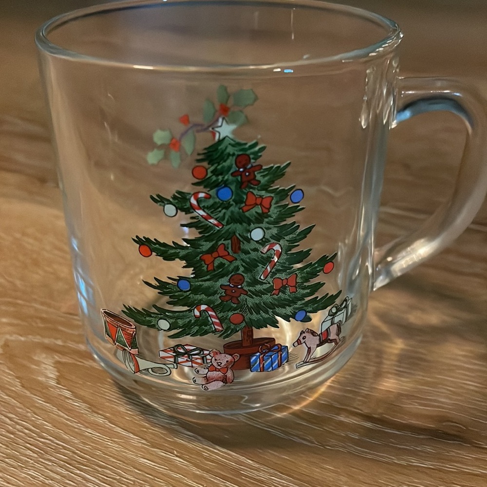 Set of three 10 oz Christmas tree glass mugs - Picture 2 of 3